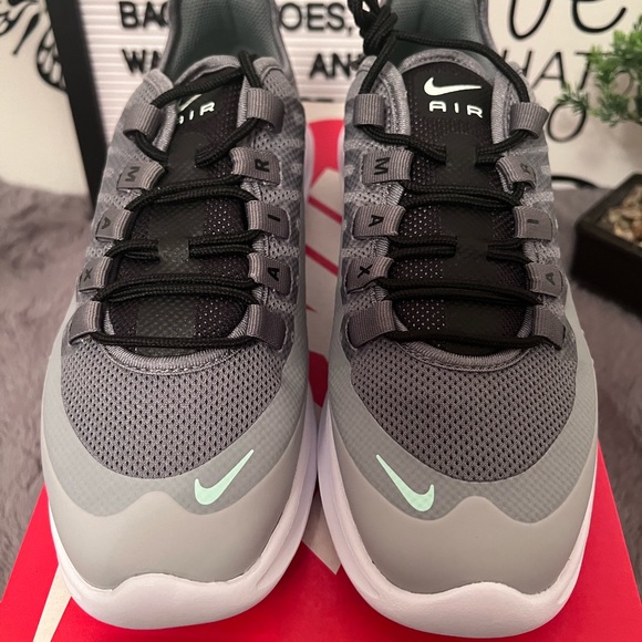 Womens Nike Air Axis in Cool Grey - Picture 3 of 7